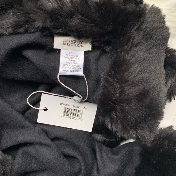 Badgley Mischka Large wrap w/faux chinchilla Black - Picture 4 of 7